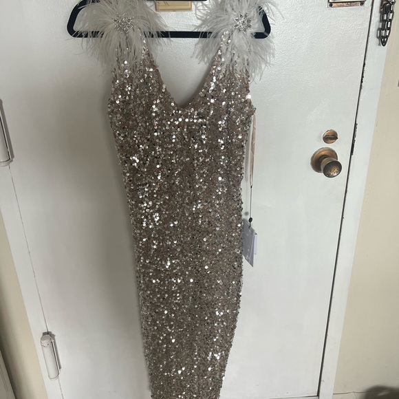 Nadine Merabi LAYLA METALLIC MATERNITY DRESS - Picture 6 of 8